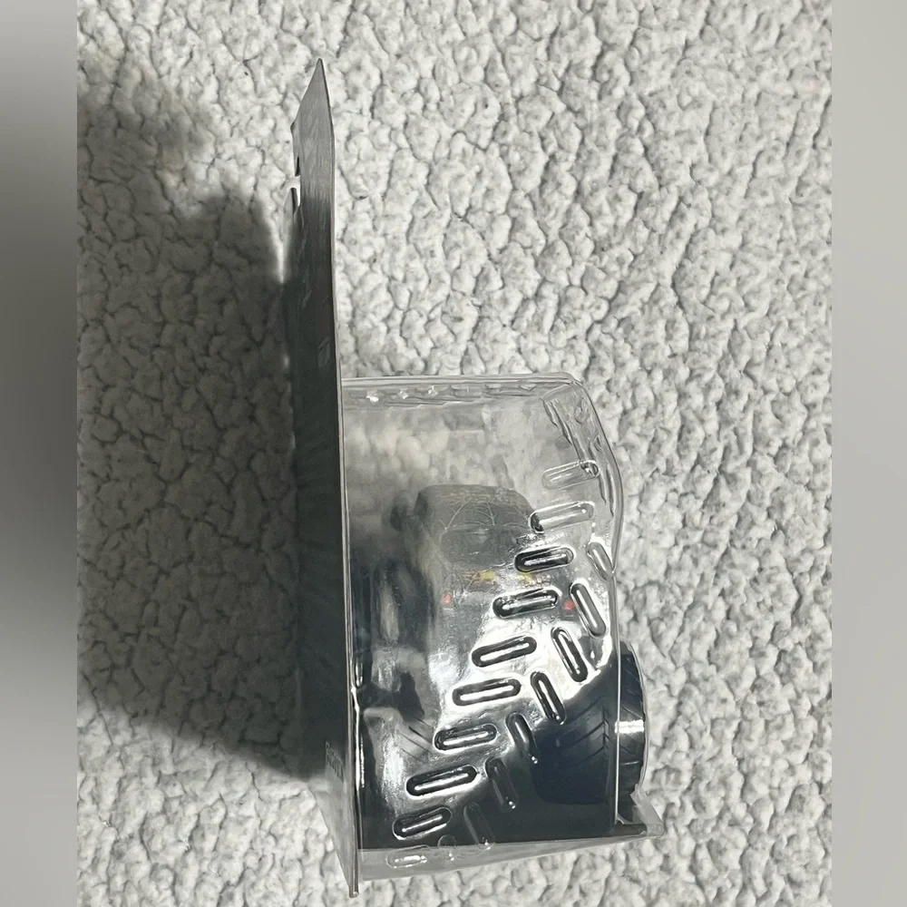 Monster Jam Avenger
Exclusive Black Widow LIMITED
EDITION 1 of 5000 - Picture 5 of 8